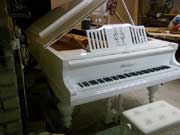 отовлению гитар, реставрации и настройке пианино и роялей